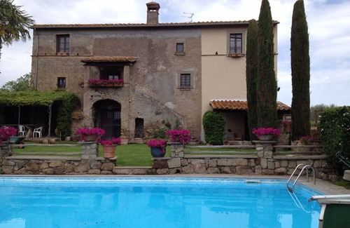 Vitorchiano Apartment | Villa Arzilla - TULIP ROOM