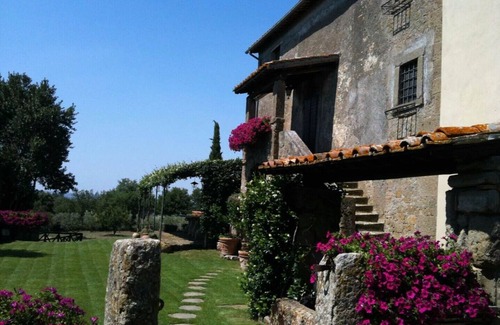 Vitorchiano Apartment | Villa Arzilla - TULIP ROOM