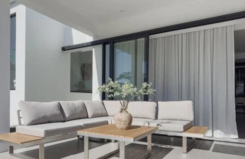 Mont Choisy Villa | Villa Asahi , Steps from Mont Choisy Beach & Golf