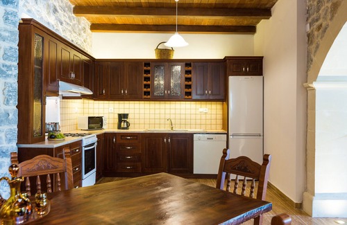 Asigonia Villa | Villa Asigonia with Heated Pool & Whirlpool