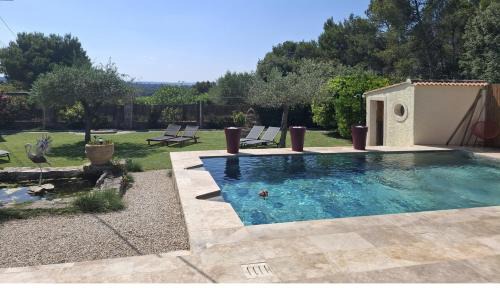 Villeneuve-les-Avignon Villa | VILLA au calme avec VUE MAGNIFIQUE -entièrement climatisée - piscine