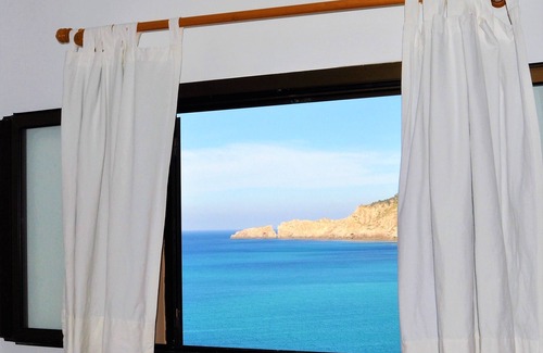 Cala Mesquida Villa | Villa 'Aurea' with Sea View, Private Pool and Wi-Fi