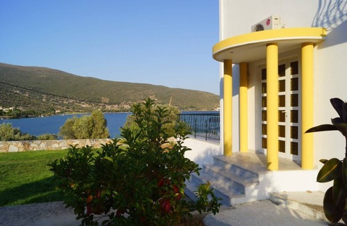 Kymi-Aliveri Villa | Villa Axia-Art 5pm from the sea