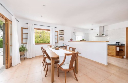 Cala Bona Ski Chalet | Villa Azalea: large house perfect for families or groups up to 6 people.