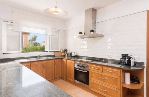 Cala Bona Ski Chalet | Villa Azalea: large house perfect for families or groups up to 6 people.