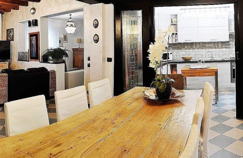 Castelbaldo Villa | Villa Bacio Piccola: An elegant and welcoming two-story villa situated at a short distance from the Adige river, with Free WI-FI.