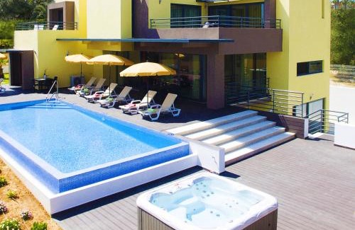Armacao de Pera Villa | Villa Bahamas by Algarve Vacation