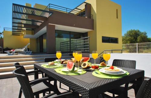 Armacao de Pera Villa | Villa Bahamas by Algarve Vacation