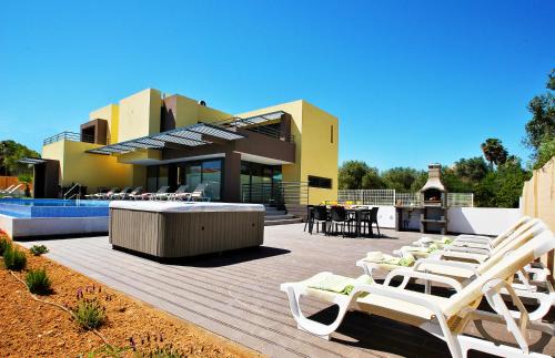 Armacao de Pera Villa | Villa Bahamas by Algarve Vacation