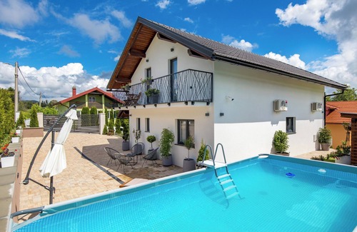 Fuzine Villa | Villa "Bajer" with 5 bedrooms and wellness with jacuzzi, and outside pool.