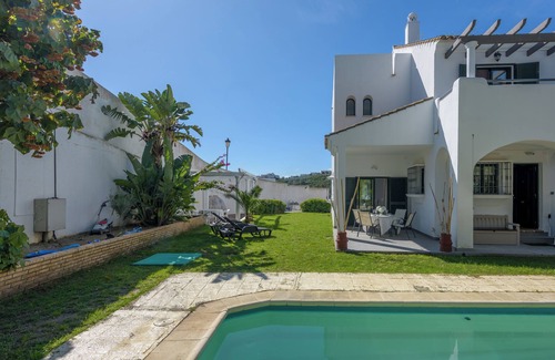 Castillo de Sabinillas Villa | Villa 'Bali' with Mountain View, Private Pool and Wi-Fi