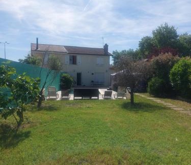 Saint-Fons Villa | VILLA BELLA avec piscine et jacuzzi