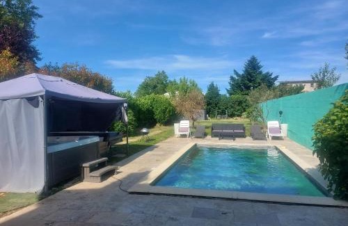 Saint-Fons Villa | VILLA BELLA avec piscine et jacuzzi