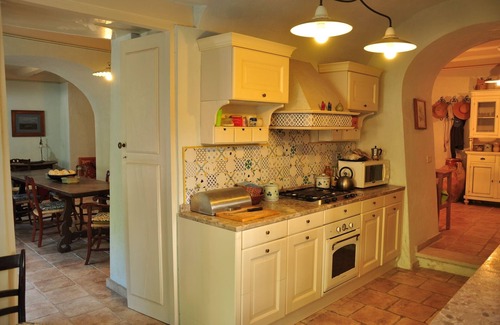 Lauro Villa | Villa below a Medieval Castle