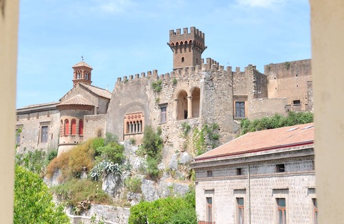 Lauro Villa | Villa below a Medieval Castle