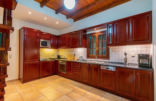 Benitses Villa | Villa Benele on the beach, Greece on Corfu
