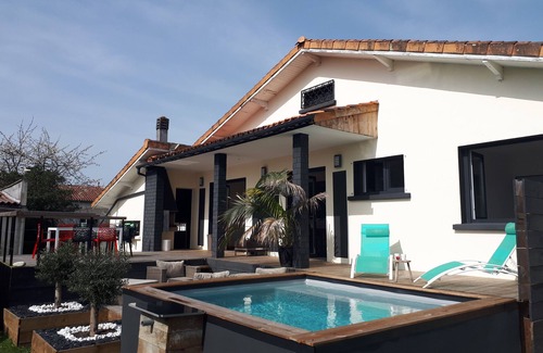 Cestas House | Villa between pines and vines, in a quiet location
