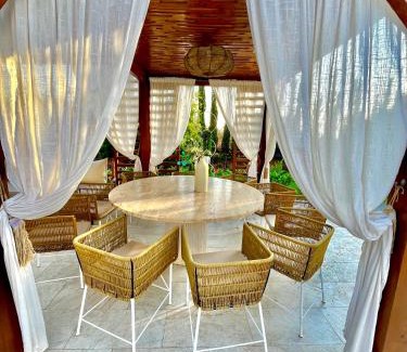 Drargua Villa | Villa blanche piscine chauffée