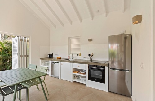 Koralengebied Villa | Villa Blenchi - Elegant Tropical Villa with Terrace in Otrobanda