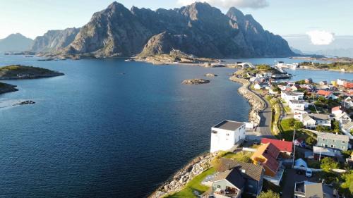 Henningsvaer Villa | Villa Bluebird-Exclusive 5 bedroom 3 bathroom