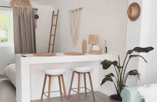 Vauvenargues House | Villa Bonheur - Agréable Studio + Terrasse Privée