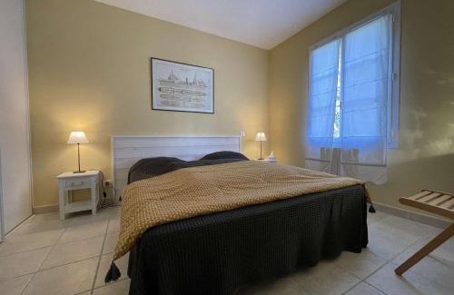 Domino House | Villa bord de mer, 10 pers, 5 chbres, proche plage, jardin privé, Wifi, animaux ok - FR-1-246A-207