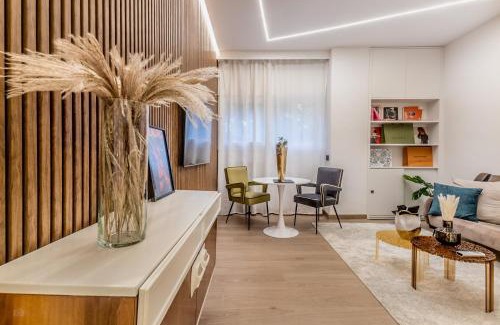 Quartiere Coppede Apartment | Villa Borghese - Futuristic Suite