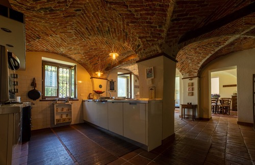 Castelletto Stura Villa | VILLA BOTTERA whit Jacuzzi in the garden from LANGHE/ALBA and the ALPI