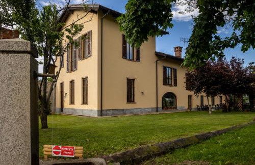 Riforano House | VILLA BOTTERA with Jacuzzi in the garden Cuneo Langhe Piemonte
