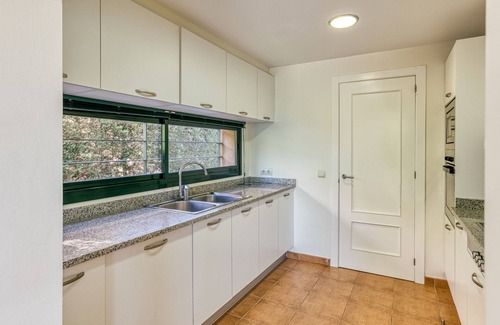 Navata Villa | Villa Brenda Torremirona Resort with Shared Pool, Garden, Terraces, BBQ & Wi-Fi