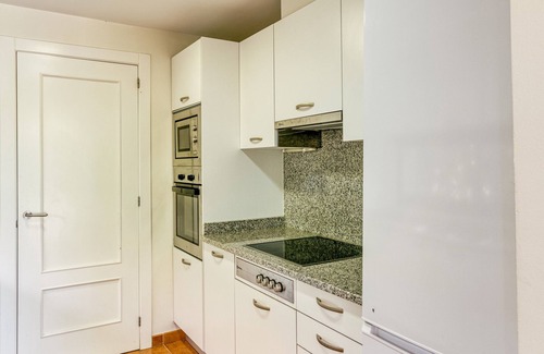 Navata Villa | Villa Brenda Torremirona Resort with Shared Pool, Garden, Terraces, BBQ & Wi-Fi