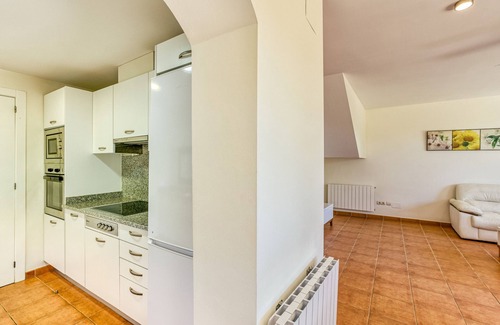 Navata Villa | Villa Brenda Torremirona Resort with Shared Pool, Garden, Terraces, BBQ & Wi-Fi