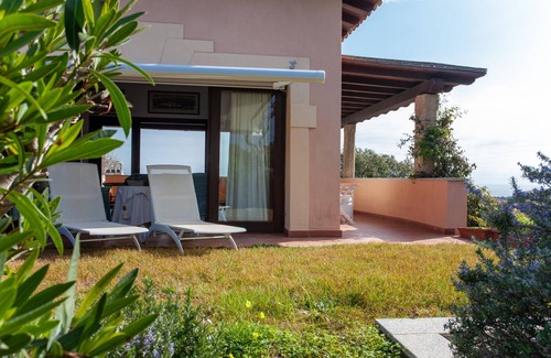 Puntaldia Villa | Villa 'Briziola' with Sea View, Wi-Fi and Air Conditioning