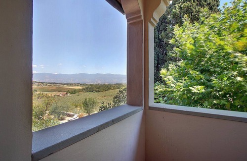 Ponte Agli Stolli Villa | Villa Buonagrazia: A charming three-story villa in the characteristic style of the Tuscan countryside.