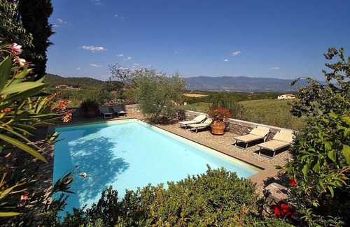 Ponte Agli Stolli Villa | Villa Buonagrazia: A charming three-story villa in the characteristic style of the Tuscan countryside.