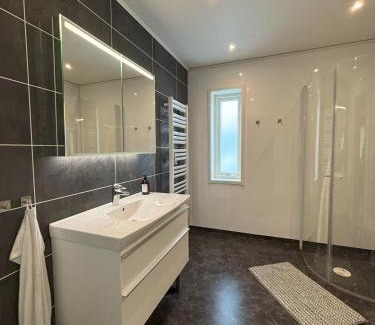 Forshaga Villa | Villa by birches