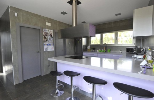 Yecla Villa | Villa 'Campo Premium' with Mountain View, Wi-Fi and Air Conditioning