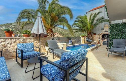 Hvar Old Town Apartment | Villa Capitis in the center- Luxury apartment with swimming pool