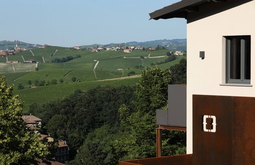 Barolo Apartment | Villa Carla Barolo: Vignarionda Suite