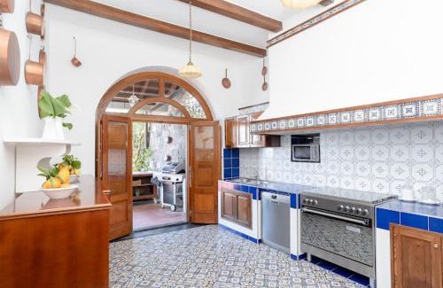 Priora Villa | Villa Carolina Sorrento Private Heated Pool and Sea View