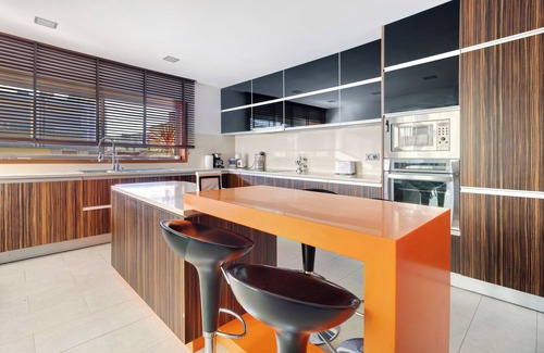 Esposende Villa | Villa 'Casa Dos Pinheiros' with Private Pool, Wi-Fi and Air Conditioning