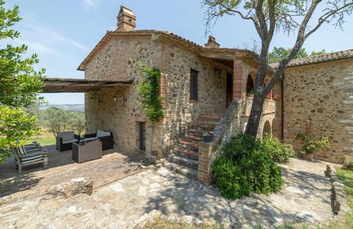 Castiglione d'Orcia Villa | Villa Casa Frati by Interhome