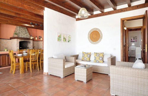 Guatiza Villa | Villa "Casa Golondrina" with Sea View, Private Pool & Wi-Fi