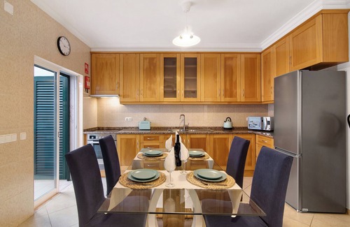 Olhao Villa | Villa 'Casa Mar-a-vila' with Private Terrace, Wi-Fi and Air Conditioning
