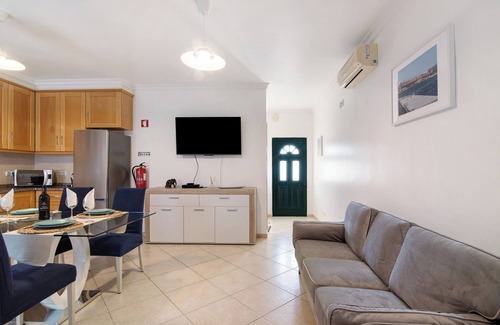 Olhao Villa | Villa 'Casa Mar-a-vila' with Private Terrace, Wi-Fi and Air Conditioning