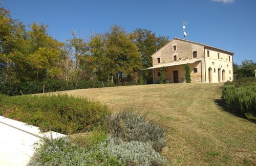 Ponzano di Fermo House | Villa Casale Leporello, sleeps 7, with pool in stunning location