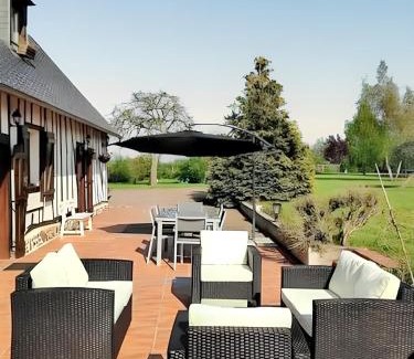 Mesnil-en-Ouche Villa | Villa charmante dans les vergers de Normandie avec piscine privée.