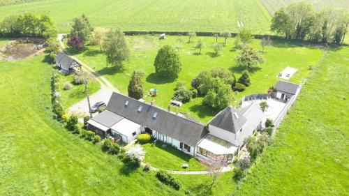 Mesnil-en-Ouche Villa | Villa charmante dans les vergers de Normandie avec piscine privée.