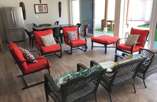 El Hawaii Ski Chalet | Villa Chelinita - Monterrico beach front
