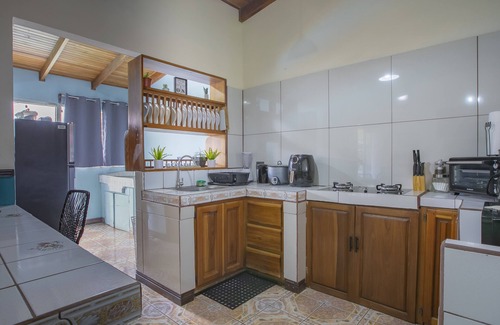 Barrio Pilo House | Villa Chelis - Downtown La Fortuna